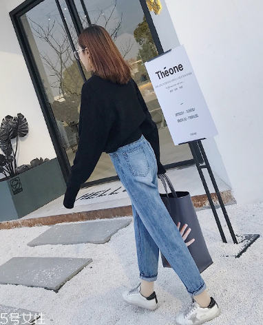 寬松牛仔褲配什么上衣？帶給你不一樣的美感