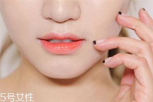 唇紋怎么去除？淡化唇紋的唇膏推薦