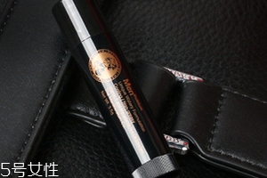 唇膏可以祛痘嗎？小心致痘風(fēng)險(xiǎn)