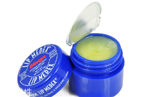 blistex唇膏有哪幾款？使用唇膏應(yīng)該適量