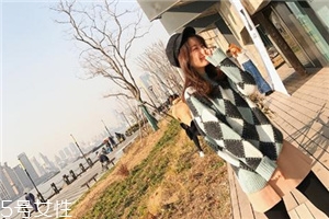 格子針織衫怎么搭配？有一種經(jīng)典叫格紋
