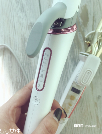 小泉成器陶瓷卷發(fā)棒好用嗎？好用的發(fā)型工具卷發(fā)棒