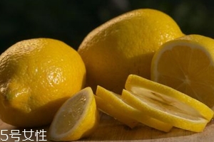 檸檬精油能美白嗎？強(qiáng)效對抗黑色素