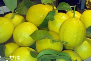 檸檬精油能加在哪些護(hù)膚品中？少量添加都可以