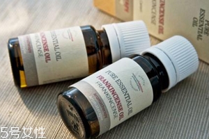 精油和植物油是一回事嗎？精油不是油脂