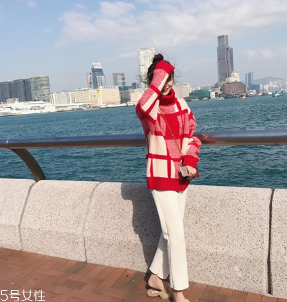 大紅色毛衣配什么顏色好看？色彩搭配很重要