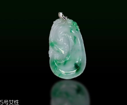 翡翠起膠是什么意思？起膠現(xiàn)象屬于高檔翡翠