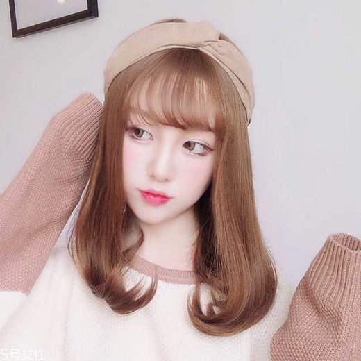 矮個子女生適合什么短發(fā)？氣質齊肩卷發(fā)