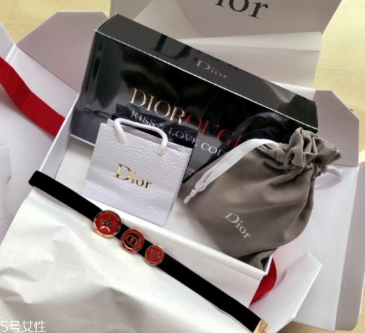 迪奧2018情人節(jié)限量多少錢？love kiss情人節(jié)口紅試色