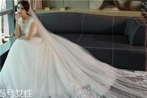 中式秀禾服和西式婚紗哪個(gè)好看？打造完美新娘