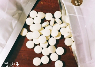 臉上有斑點怎么去除？食療/精華/面膜三管齊下