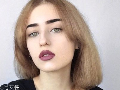 短頭發(fā)染什么顏色好看洋氣顯白？短發(fā)這樣弄好看又大方