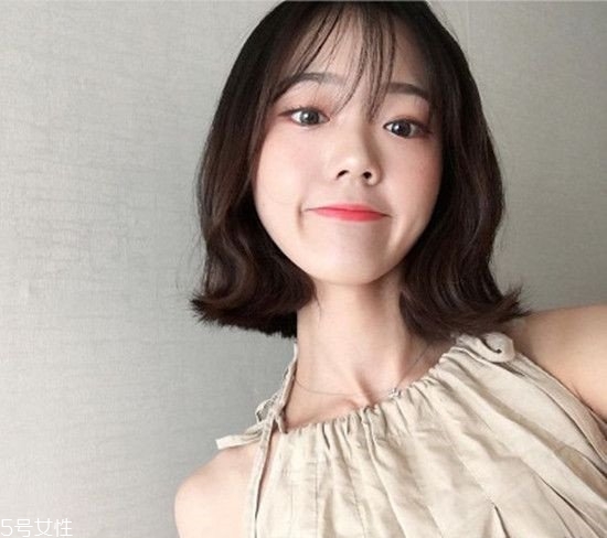 外翹短發(fā)適合什么臉型？再燙內(nèi)扣你就out了