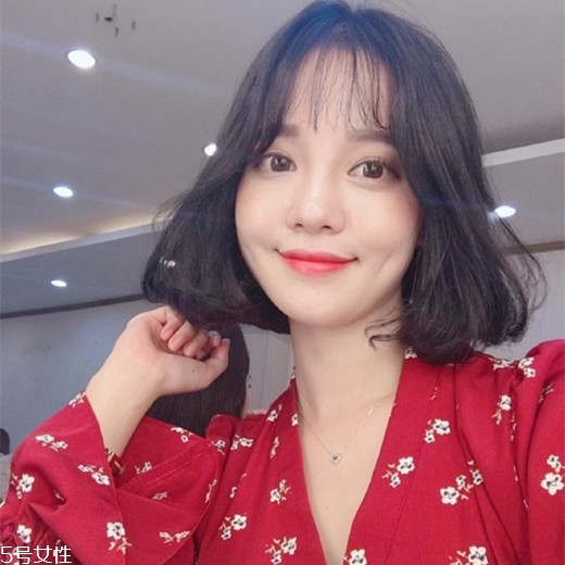 發(fā)量多女生適合什么發(fā)型？形象百變的你