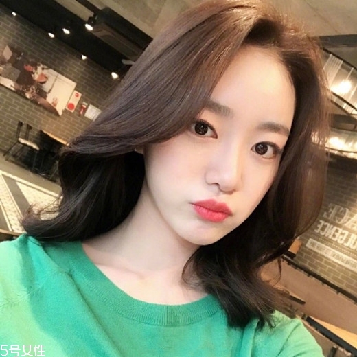 發(fā)量多女生適合什么發(fā)型？形象百變的你