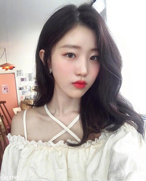 發(fā)量多女生適合什么發(fā)型？形象百變的你