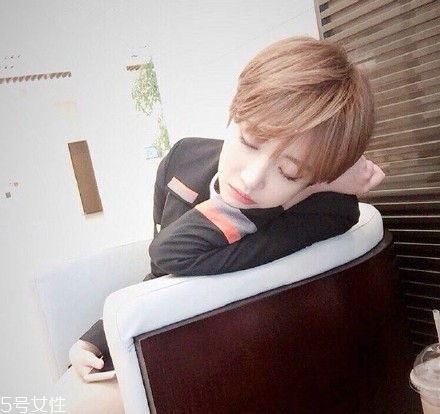 短發(fā)適合扎什么發(fā)型？剪短發(fā)這么好看