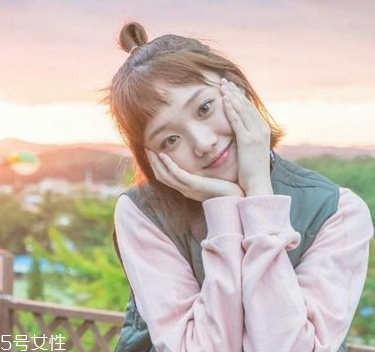 李圣經(jīng)同款短發(fā)怎么打理？吹頭發(fā)的時候盡量吹發(fā)根