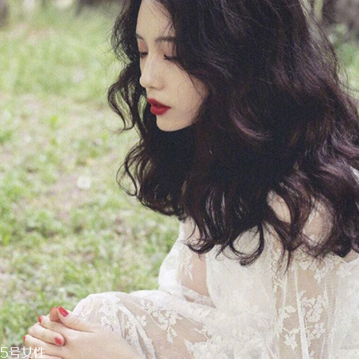 發(fā)量多女生適合什么發(fā)型？形象百變的你