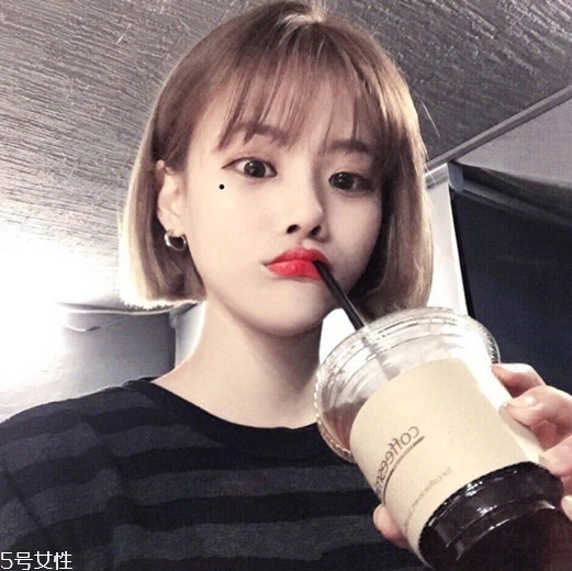 發(fā)量多女生適合什么發(fā)型？形象百變的你