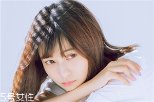 2022最流行的發(fā)色顯白？不同膚色適合不同發(fā)色