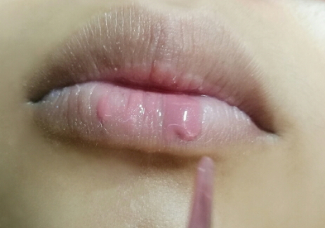 唇彩和口紅哪個(gè)危害大？