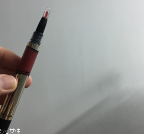 唇彩可以帶上飛機嗎？不用過于擔心