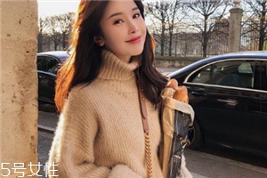 毛衣粘了碎頭發(fā)怎么辦？巧妙利用透明膠帶