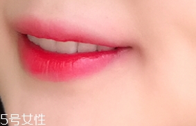 唇彩怎么涂？按照步驟涂抹