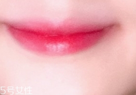 唇彩怎么涂？按照步驟涂抹