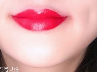 唇彩怎么涂？按照步驟涂抹