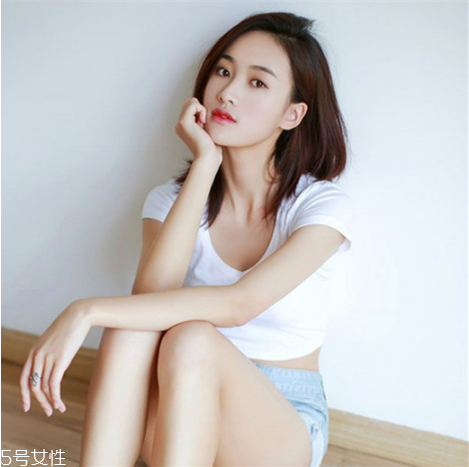 齊肩直發(fā)染什么顏色好看？簡(jiǎn)單好看的齊肩發(fā)扎法