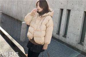 短款羽絨服怎么搭配？小個子女生的顯高利器