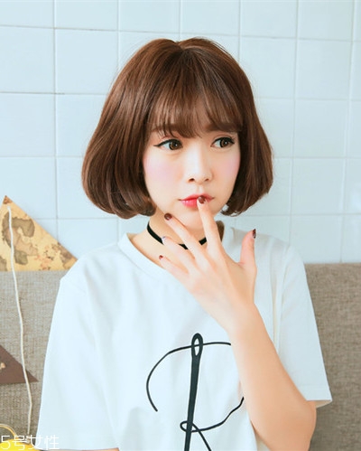 小個(gè)子女生適合什么發(fā)型？蓬松隨意效果