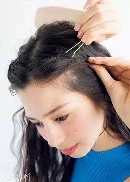 女生冬天長發(fā)怎么編好看？長發(fā)妹紙才懂得的痛