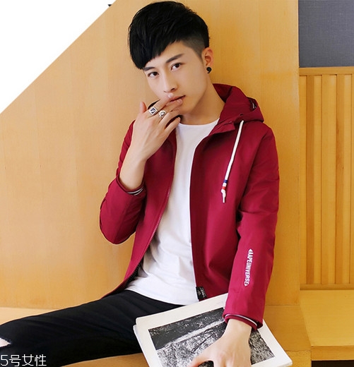 2018男生流行什么發(fā)型款式？2018男生染發(fā)顏色推薦