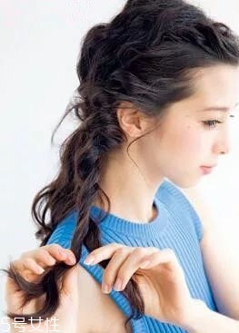 女生冬天長發(fā)怎么編好看？長發(fā)妹紙才懂得的痛