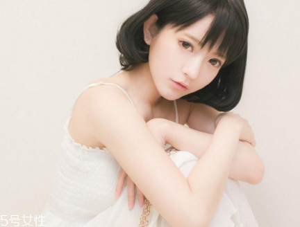 圓臉妹子怎么扎丸子頭好看？根據(jù)臉型選發(fā)型