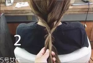 女生冬天長發(fā)怎么編好看？長發(fā)妹紙才懂得的痛