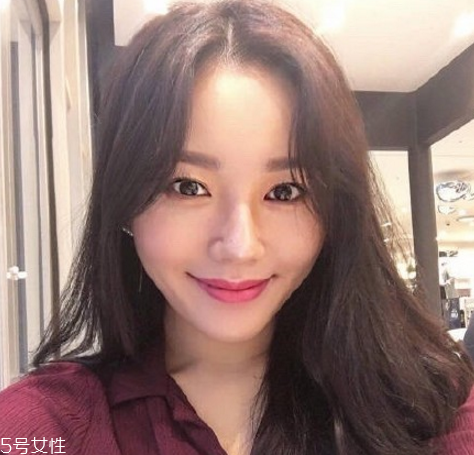 凌亂小卷中長發(fā)怎么弄好看？超美的凌亂小卷中長發(fā)