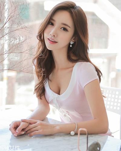 小個(gè)子女生適合什么發(fā)型？蓬松隨意效果