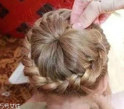 小女孩扎什么頭發(fā)好看？小公主發(fā)型大全