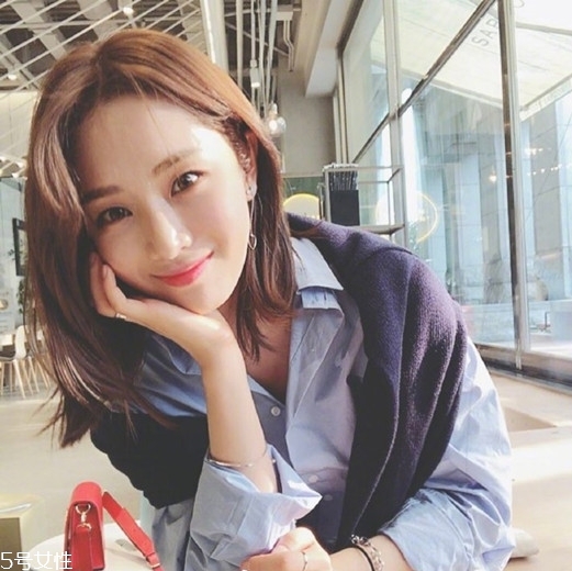 齊肩直發(fā)染什么顏色好看？簡單好看的齊肩發(fā)扎法