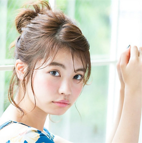 圓臉妹子怎么扎丸子頭好看？根據(jù)臉型選發(fā)型