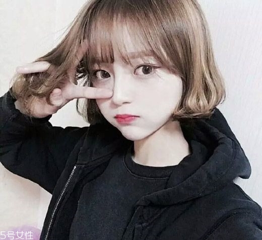 小個(gè)子女生適合什么發(fā)型？蓬松隨意效果