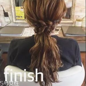 女生冬天長發(fā)怎么編好看？長發(fā)妹紙才懂得的痛