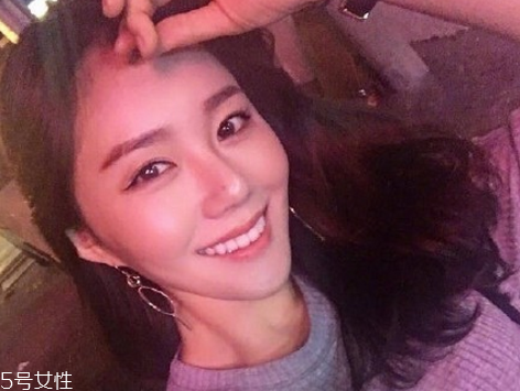凌亂小卷中長發(fā)怎么弄好看？超美的凌亂小卷中長發(fā)