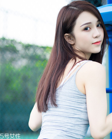 秋冬適合什么顏色的頭發(fā)？再燙個卷發(fā)更秋冬