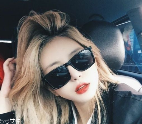 秋冬適合什么顏色的頭發(fā)？再燙個卷發(fā)更秋冬
