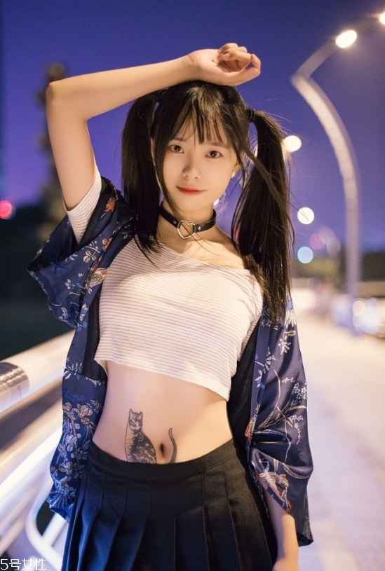 2018冬天流行什么發(fā)色？簡(jiǎn)單漂亮的披肩發(fā)